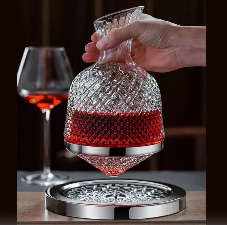 decantor rotativ vin cu doua pahare din stila transparenta - cadouri barbati